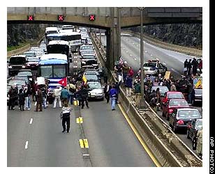 roadblockDC.jpg (26014 bytes)